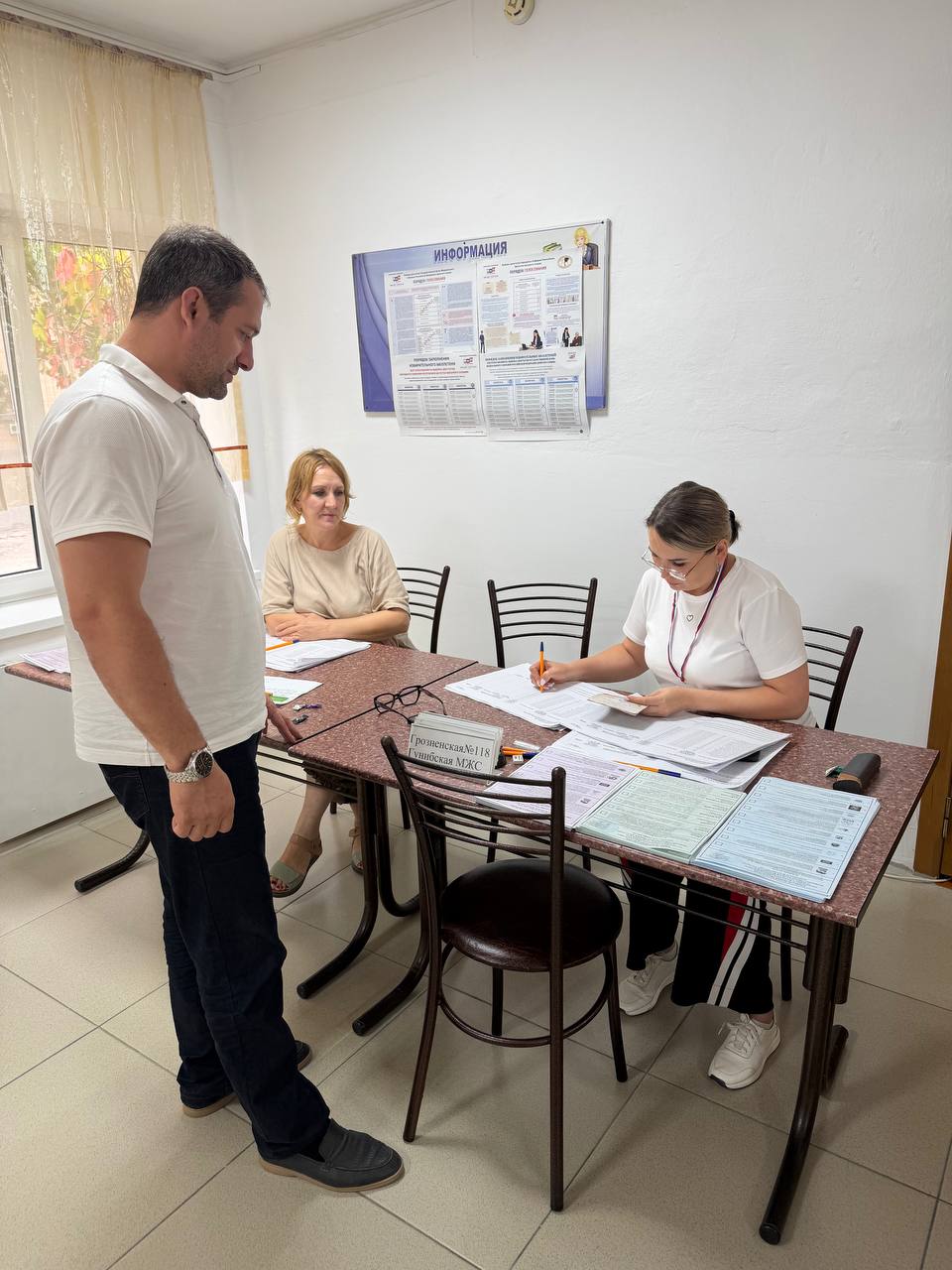 Сегодня воспользовался своим активным избирательным правом, приняв участие в Едином дне голосования, который стартовал в нашей стране.